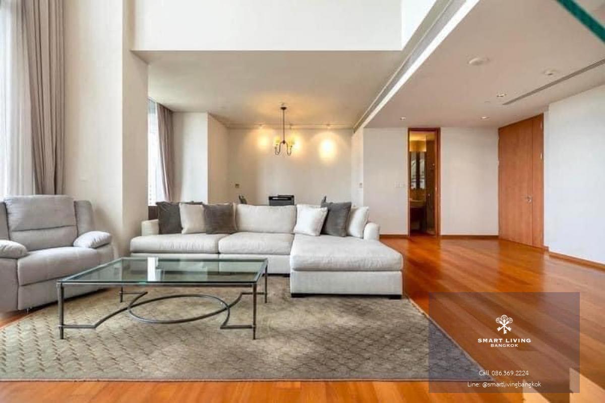 📢👇Luxury condo 1 bed Duplex, private lift, nice modern decoration, spacious living room , unblocked view, located in Sathorn, next to Sukhothai hotel. There are three exits: one to Soi Suan Phlu , Soi Nanta(Sathon 1),  Sukhothai hotel ( south Sathon ), co