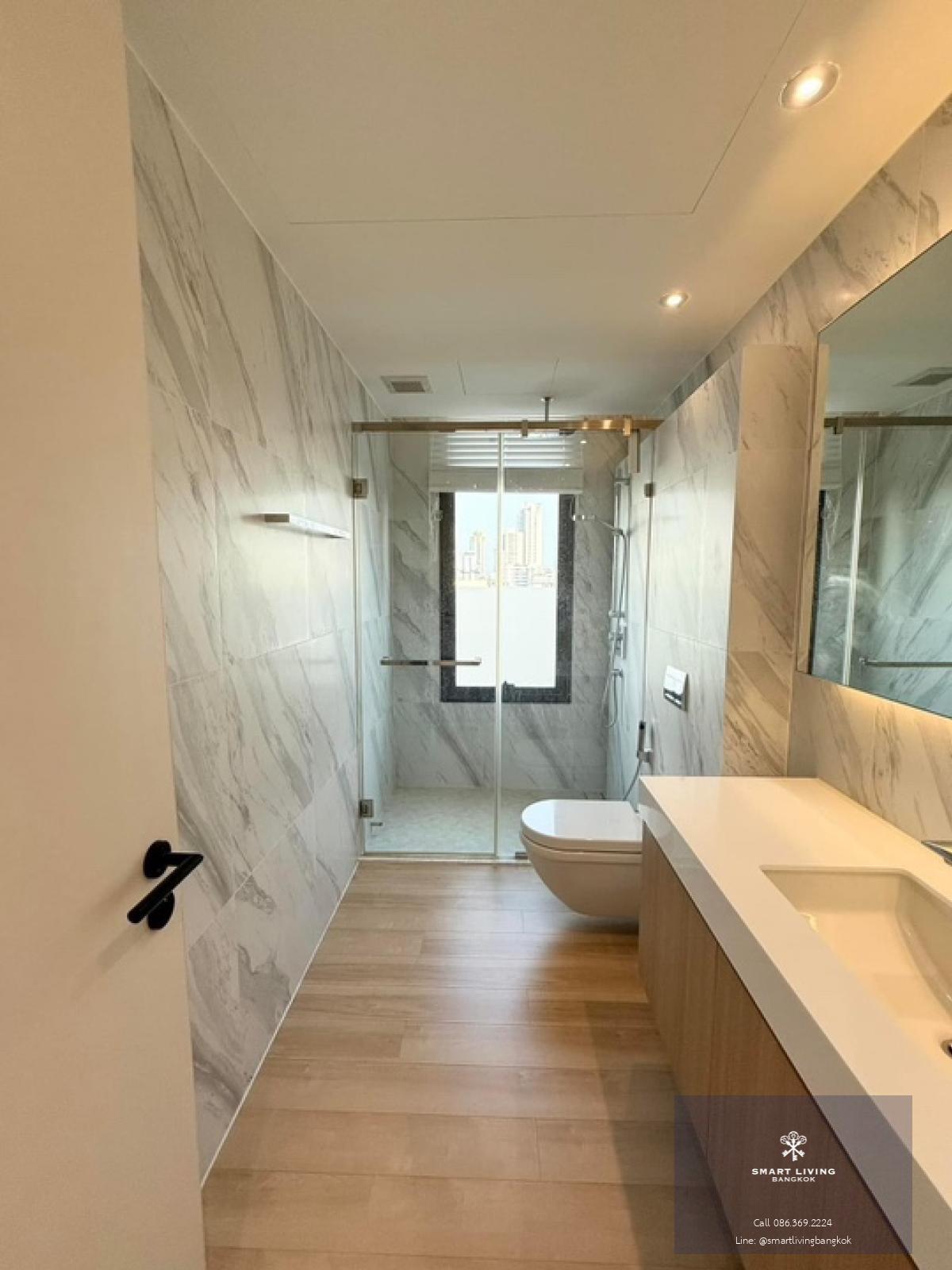 📢👇One of brand new petfriendly condo and unit , easily traveling in many routes and transportation as near BTS, MRT, ARL,unblocked view, corner unit, free internet, ready to move in