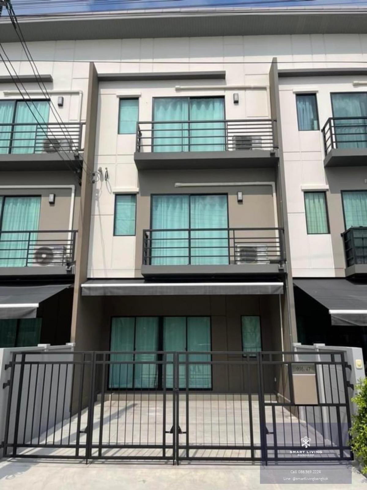 📢👇Townhome 3 ชั้น  ราคาดีวิวสวน ส่วนกลาง หน้าบ้านโปร่งไม่ติดใคร เดินทางสะดวก หลายเส้นทาง ใกล้โรงเรียน โรงพยาบาล ห้างสรรพสินค้า มากมาย