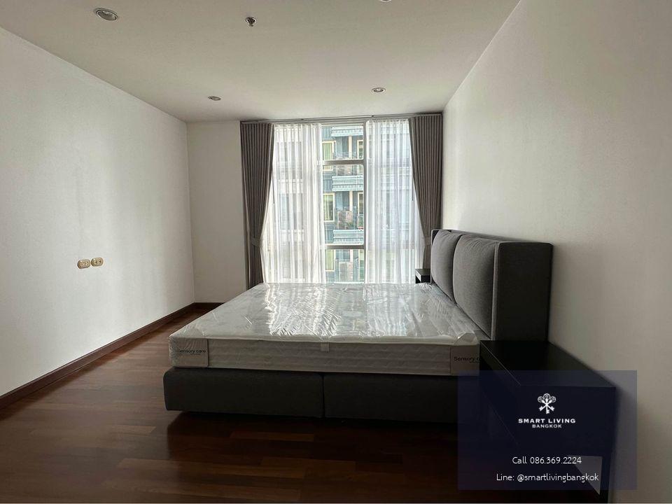 Special! 3 Bedrooms with a Maid Room in the langsuan Area, Near BTS Chidlom, Opposite Veela and Close to Convenient Amenities.