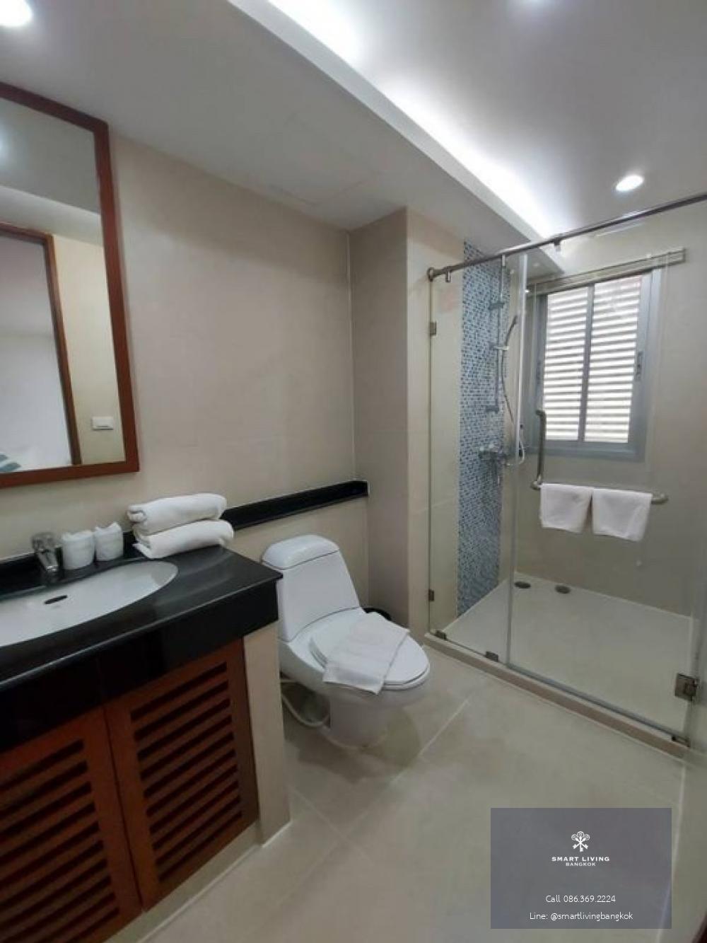 📢👇PETFRIENDLY in Sathorn, big size unit for 4 beds, fully furnished, big balcony, located in business area Sathorn, Silom, many restaurants and shopping centers, supermarkets#petfriendly