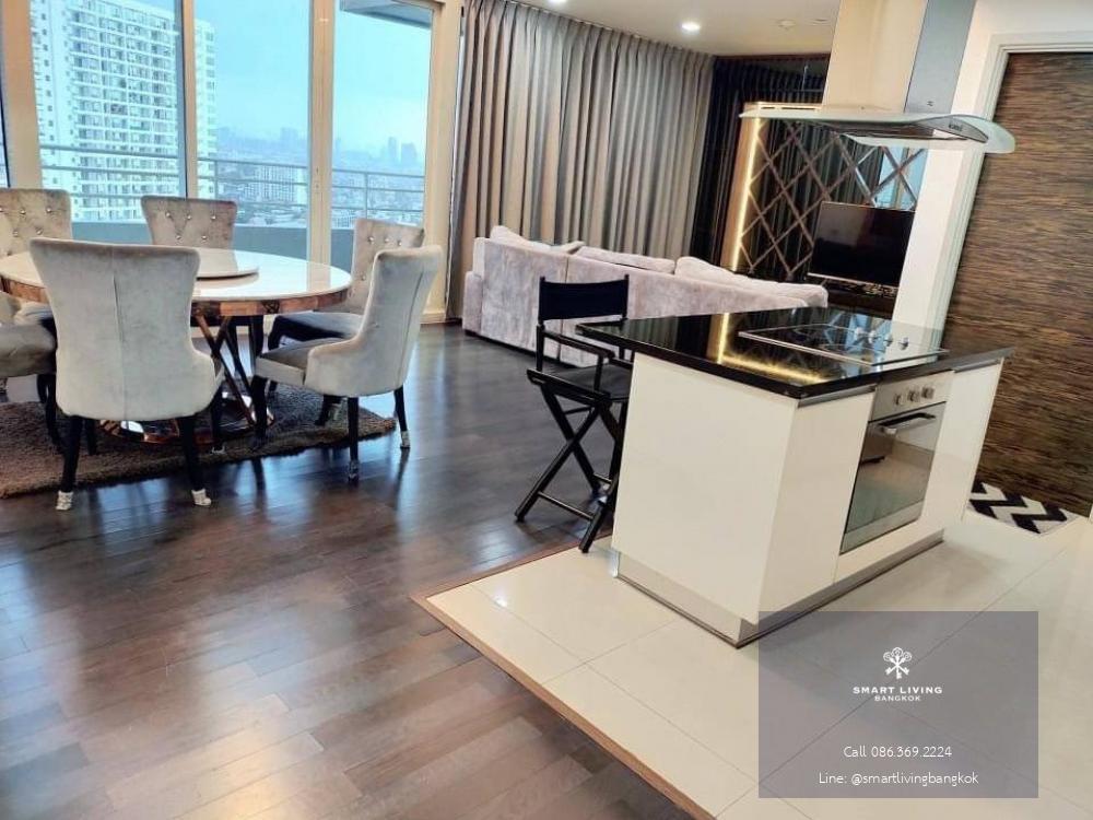 Hot price!! Sell with tenant til May 24 at WATERMARK CHAOPHRAYA , Penthouse 3 bed luxury decorated river view sell only 33MB