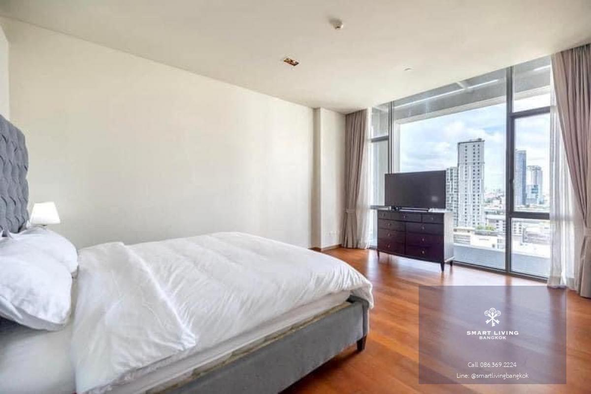 📢👇Luxury condo 1 bed Duplex, private lift, nice modern decoration, spacious living room , unblocked view, located in Sathorn, next to Sukhothai hotel. There are three exits: one to Soi Suan Phlu , Soi Nanta(Sathon 1),  Sukhothai hotel ( south Sathon ), co