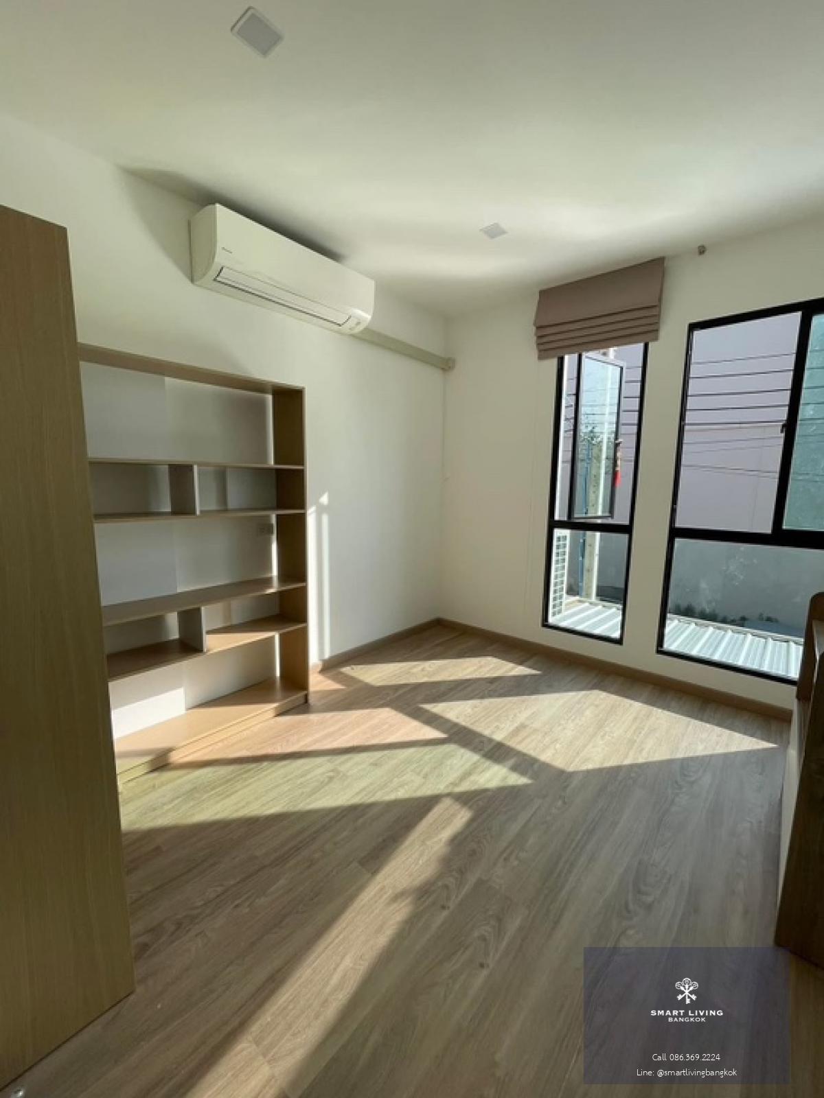 📢👇 Reasonable price for living or investing as one of the most  sought-after locations. Brand new Townhouse for rent/ sale at Patio Srinakarin – Rama 9 near Wellington and Stamford international school, near express way and motorway, golf course view.