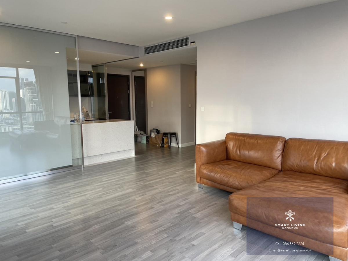 📢👇The biggest size of 2 beds, corner unit, unblocked and clear huge view of city , Chaopraya river and Icon Siam, near China town, Chulalongkorn university