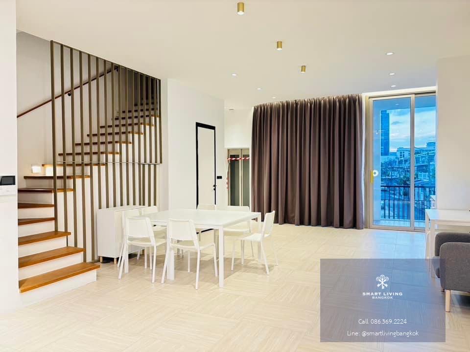 📢👇Brand new townhome for living or office, 4 storey with lift, good location as easily for traveling  from both Soi Ratchada 32 and Soi Ladprao 35 , near BTS Yellow Line, Phawana Station, fully furnished, ready to move in