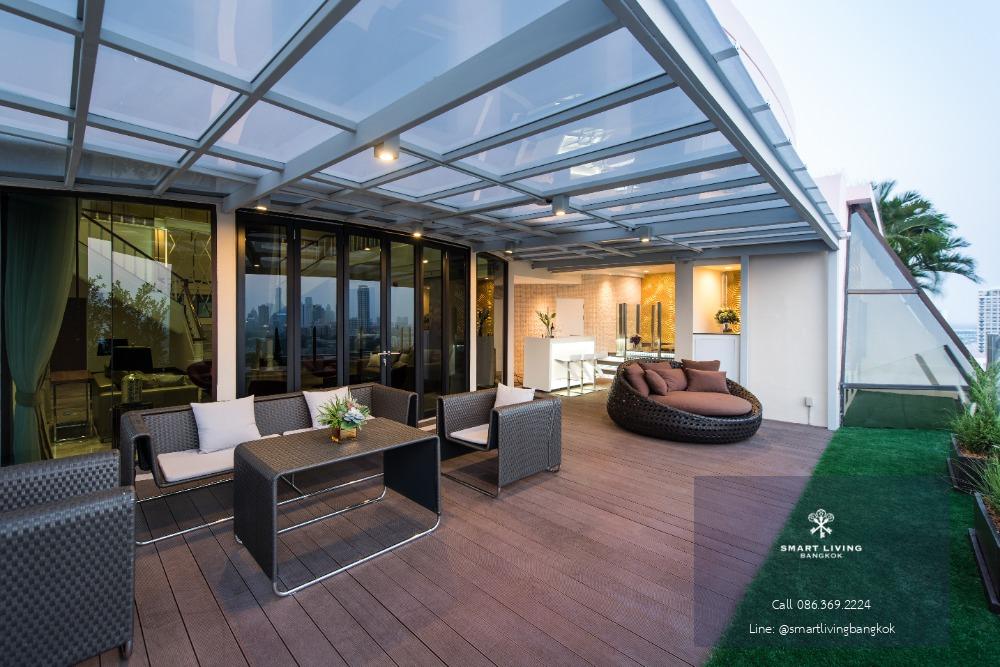 For rent: A luxurious duplex 4-bedroom penthouse suite in the heart of downtown Bangkok. It offers a panoramic view of Bangkok’s breathtaking skyline and Benjakiti Lake, with a large garden on the terrace.