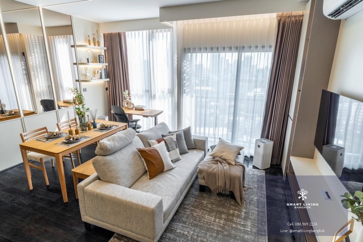 📢👇 Sell with tenant contract til April 25 rental price 70k
Park Origin Thonglor, one of the best luxury project and fabulous facilities in Thonglor for sale , good deal, good location, opposite Donki Mall, unblocked view, nice decoration with fully furnis