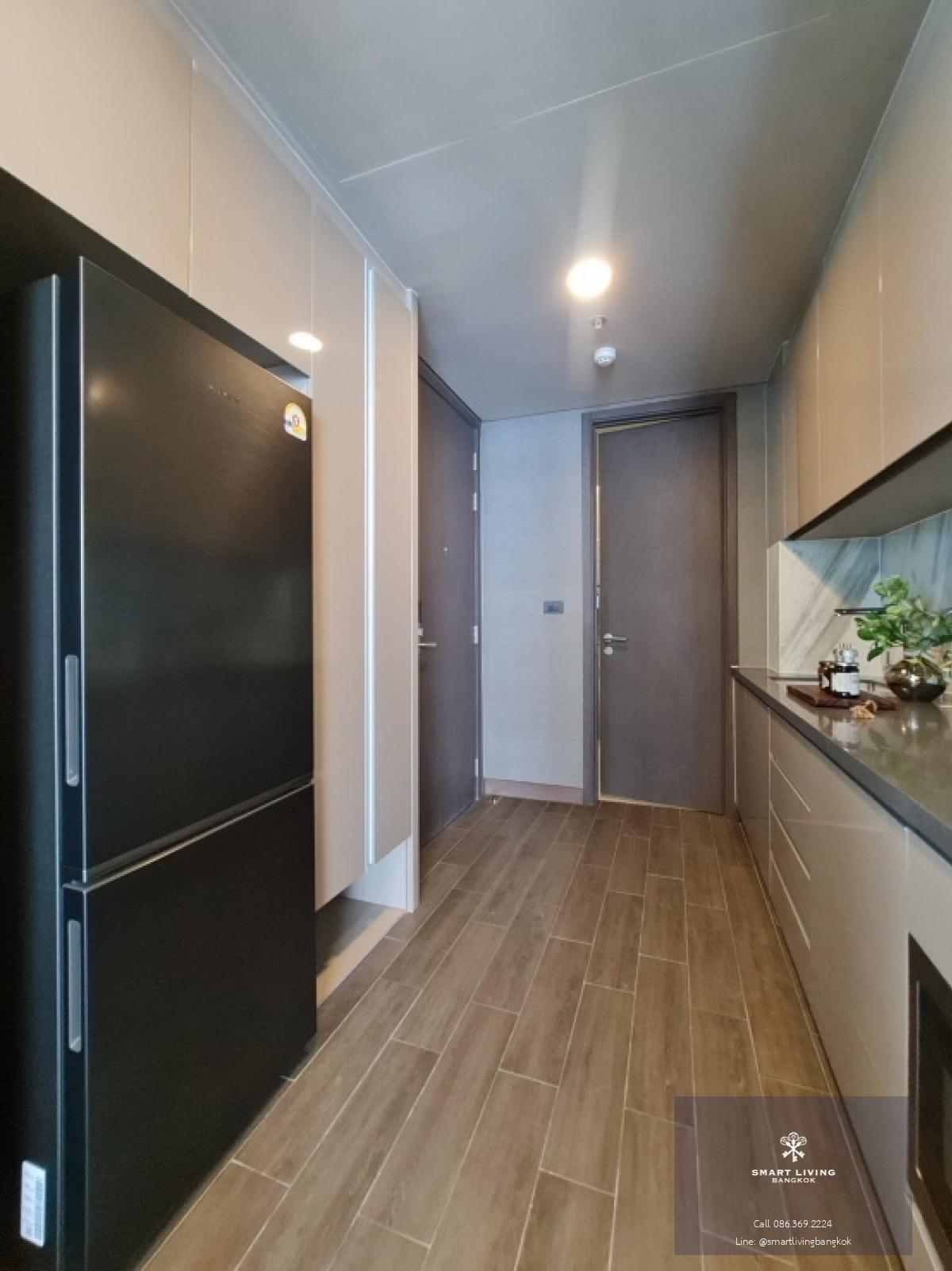 📢👇Luxurious condominium in the heart of Asoke-Rama 4, conceige service from a world-class hotel , also many special offer such as free transfer expenses etc.