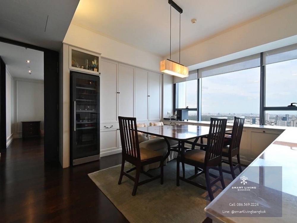 📢👇For rent rare item luxury duplex unit ,4 bedrooms in CBD area near BTS Chong Nonsi, decorated with Chanin furniture, unblocked view of Chao Phraya River