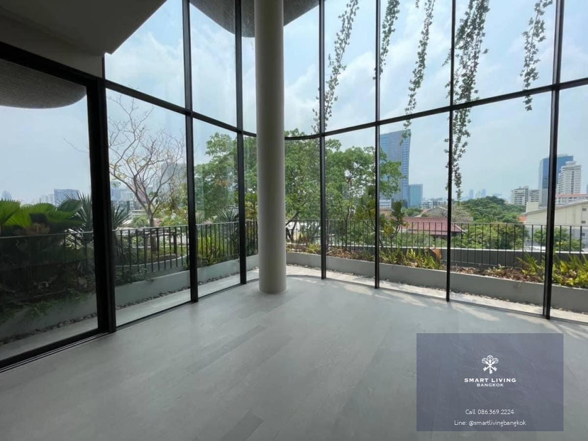 📢👇 Kalm Penthouse Ari is a brand-new, luxurious penthouse located in the Phaholyothin area! feeling of being in a cozy, shaded home with convenient access to multiple routes, surrounded by numerous famous restaurants and cafes.