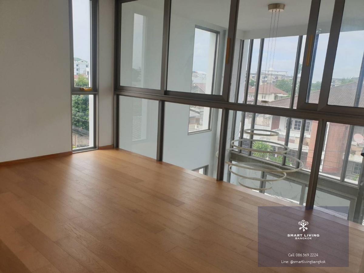 📢👇Brand new townhome for living or office, 4 storey with lift, good location as easily for traveling  from both Soi Ratchada 32 and Soi Ladprao 35 , near BTS Yellow Line, Phawana Station, fully furnished, ready to move in