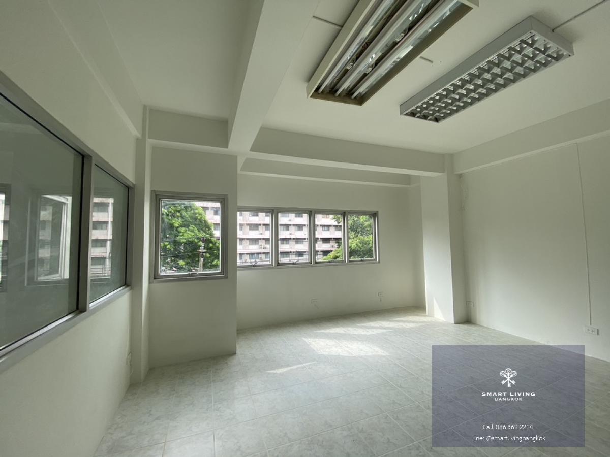 📢👇 Stand alone office building at Yenakart located in the middle of business area