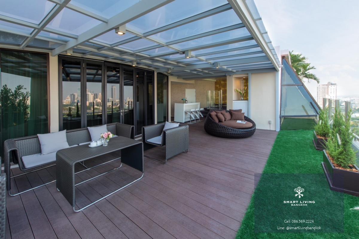 For rent: A luxurious duplex 4-bedroom penthouse suite in the heart of downtown Bangkok. It offers a panoramic view of Bangkok’s breathtaking skyline and Benjakiti Lake, with a large garden on the terrace.