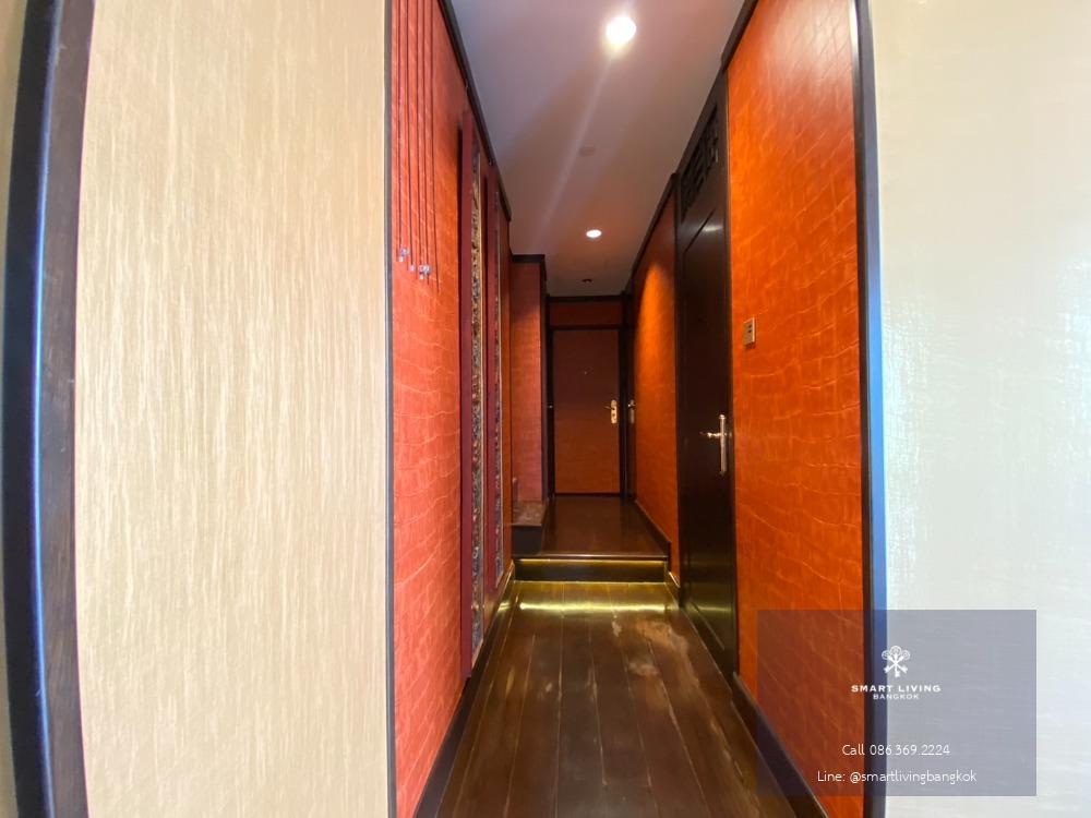 Experience luxurious living in the heart of the city! 🌟 3 bedroom penthouse condo, beautifully decorated in Chinese style. Spacious layout with breathtaking city views, located in the vibrant Sathorn area.