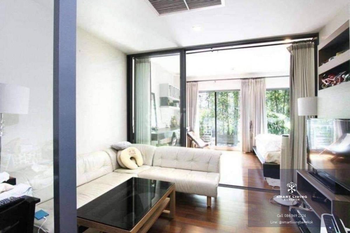 📢👇Under market price. The bank's appraisal value is over 8 MB. Beautiful unit with a large shady balcony, facing east. The condo has a skywalk to the BTS Thonglor