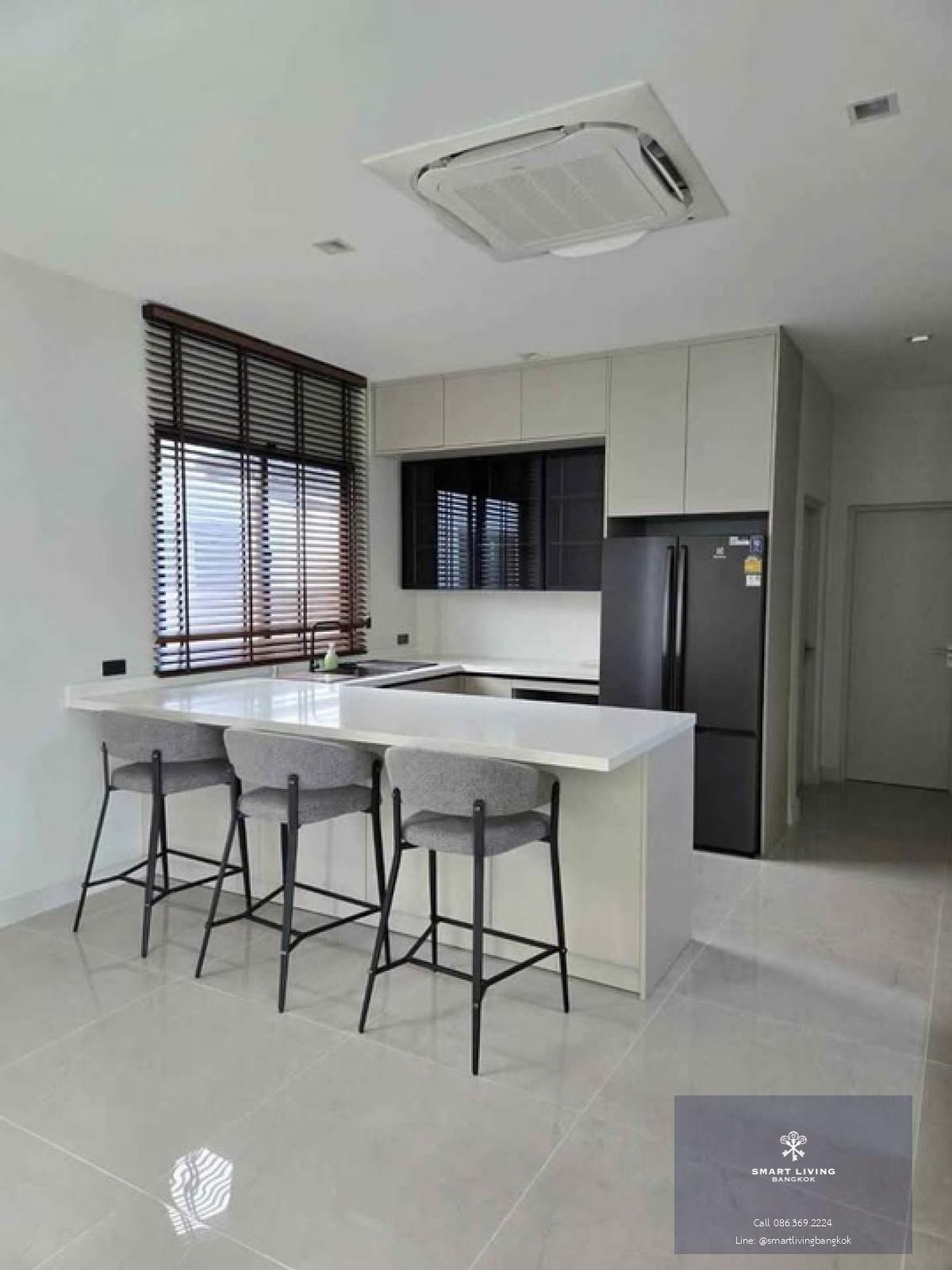 📢👇 Brand new two-story detached house on corner plot, never lived in, in a quiet alley at Bangkok Boulevard Bangna KM 5