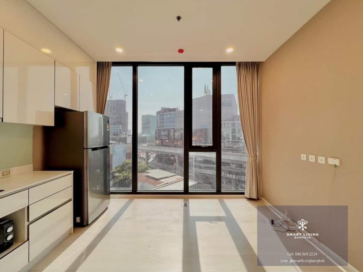 📢👇 Reasonable, affordable, worth price for living or investing as Mazarine Ratchayothin by Grand Unity located very close next to BTS , 180-degree huge city view in the bedroom