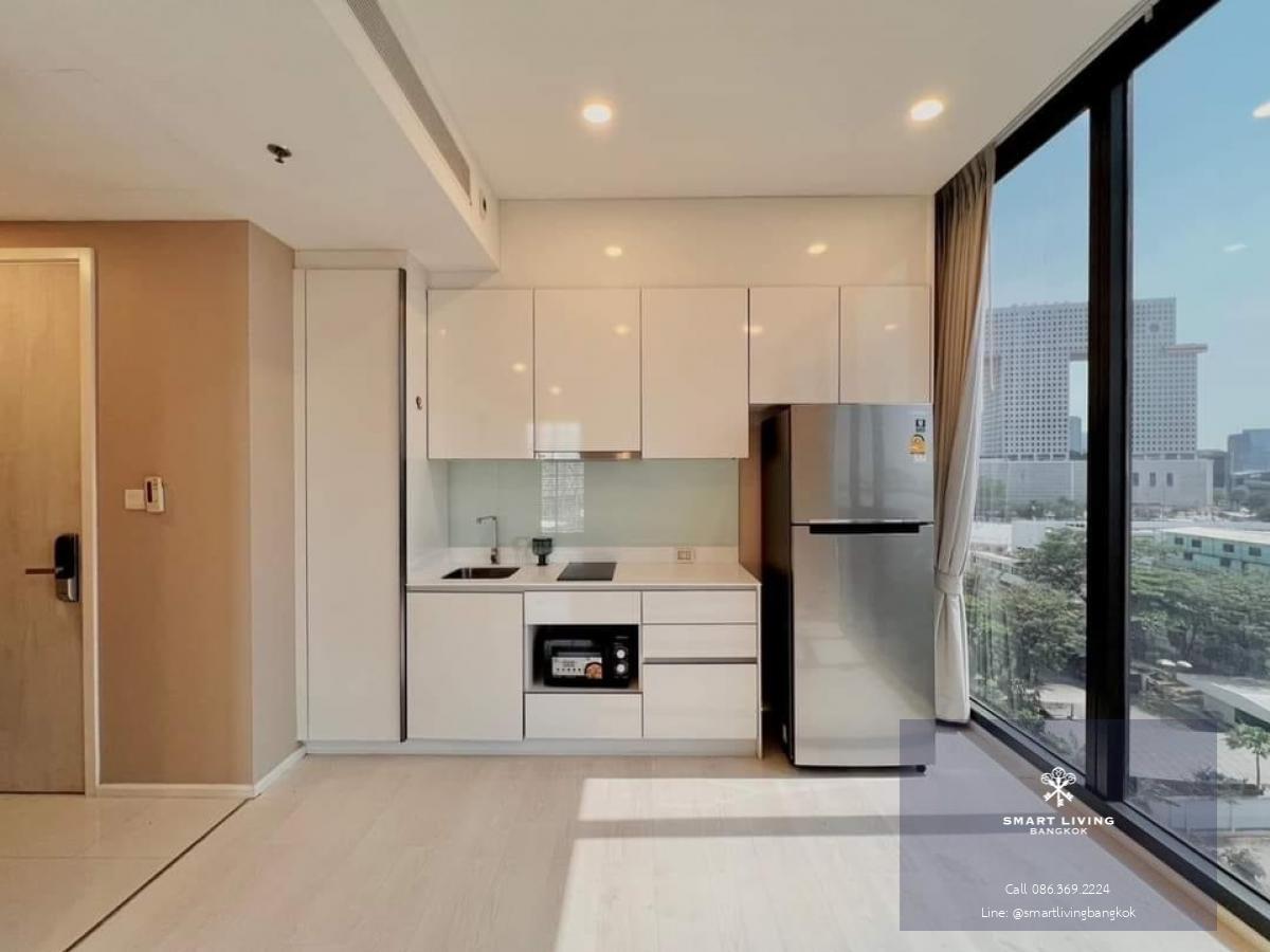 📢👇 Reasonable, affordable, worth price for living or investing as Mazarine Ratchayothin by Grand Unity located very close next to BTS , 180-degree huge city view in the bedroom