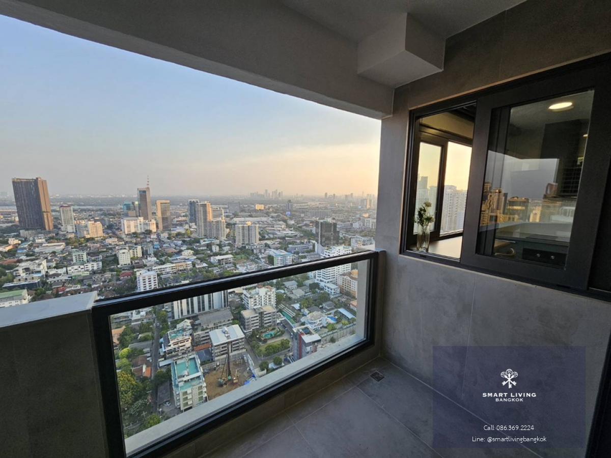 📢👇 DON’T MISS IT , VIEW AND BOOK NOW.Just renovated big size unit, all with brand new whole unit, 3 beds, walkable to BTS Phromphong , Big balcony , unblocked with river and city view, ready to move in now: