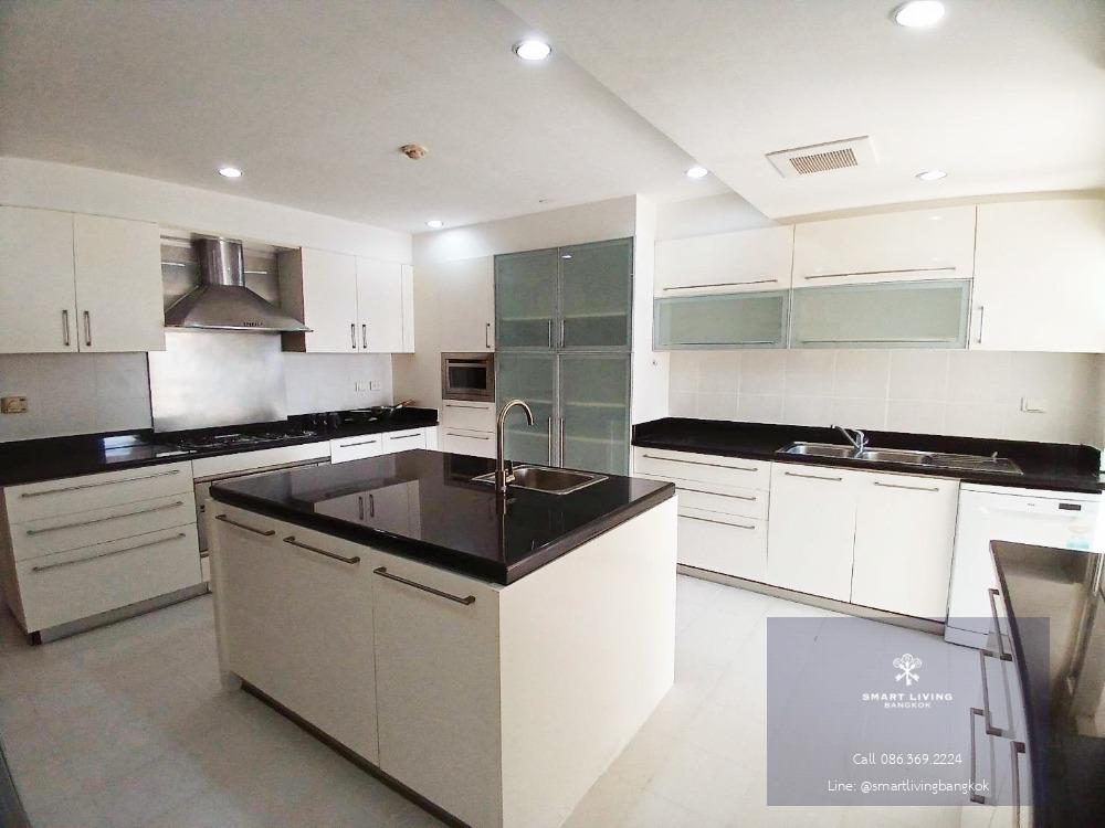 For Rent 4Bedroom huge unit behind Emphere near phromphong ready to move in