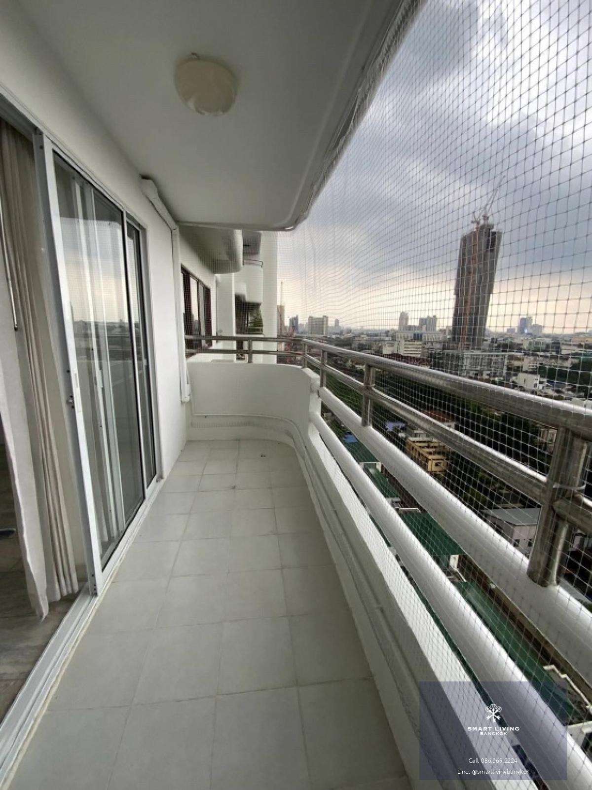 📢👇Huge size at Regent on the park 3, 3 beds, located in Em District ,Sukhumvit 39