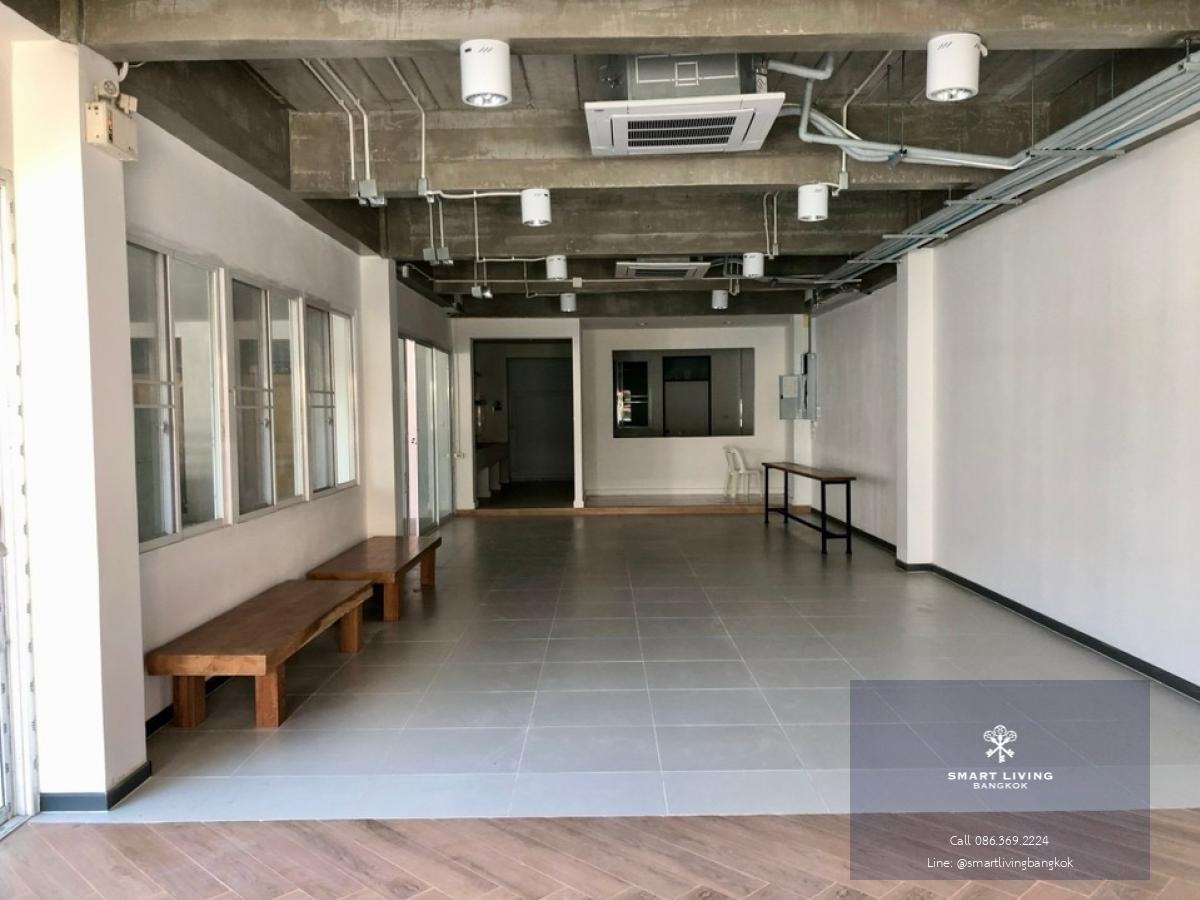 📢👇 Newly renovated large office near BTS, convenient transportation. Special price if rent or purchase together with a newly renovated house next to the office