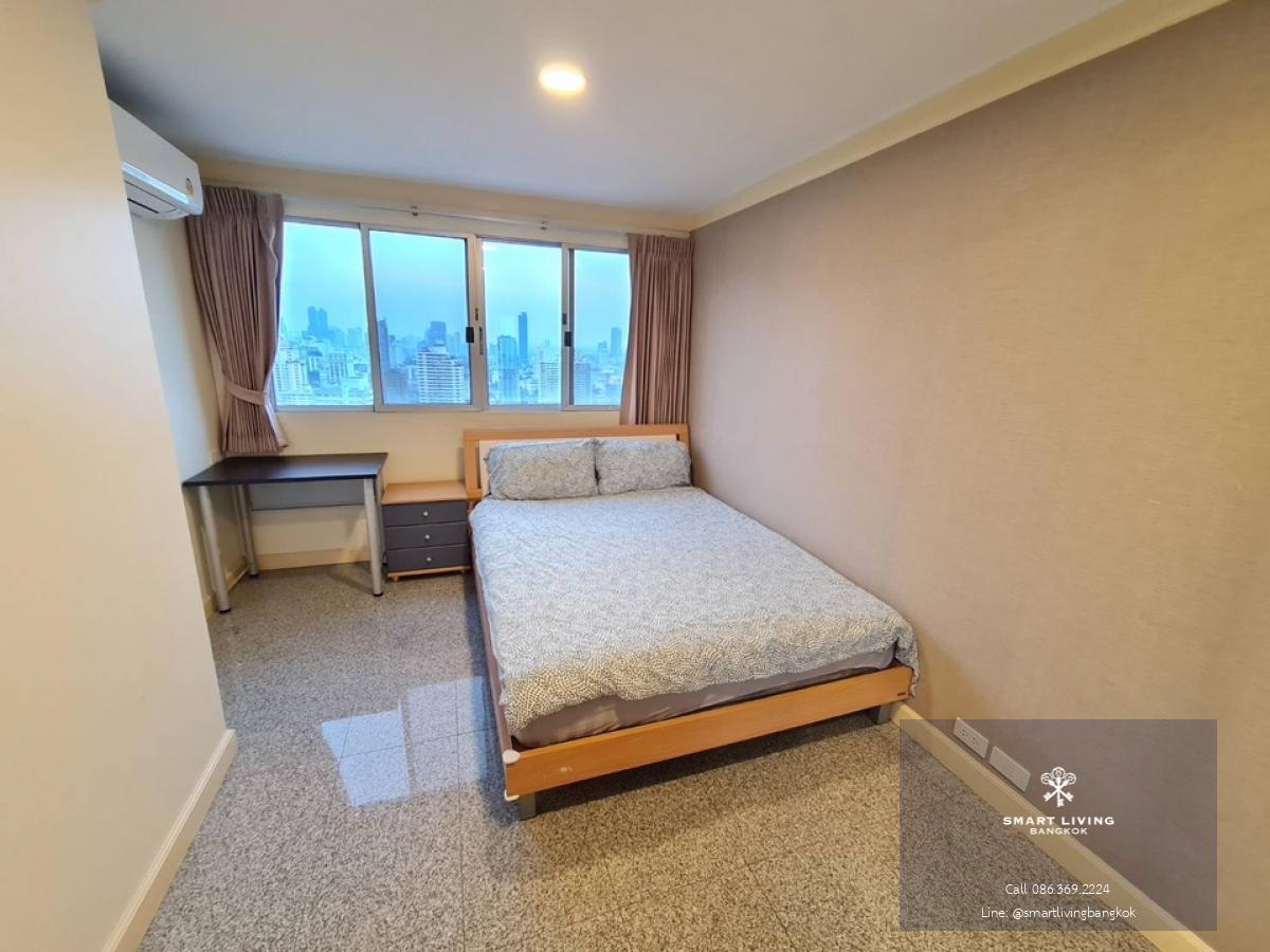 📢👇 Sell with tenant til July 25, rental price 42k , good for living or investing (yield above 5%) Spacious 2 beds plus 1 extra room , corner unit with beautiful river, park, city view. Walking distance 600 meters to BTS