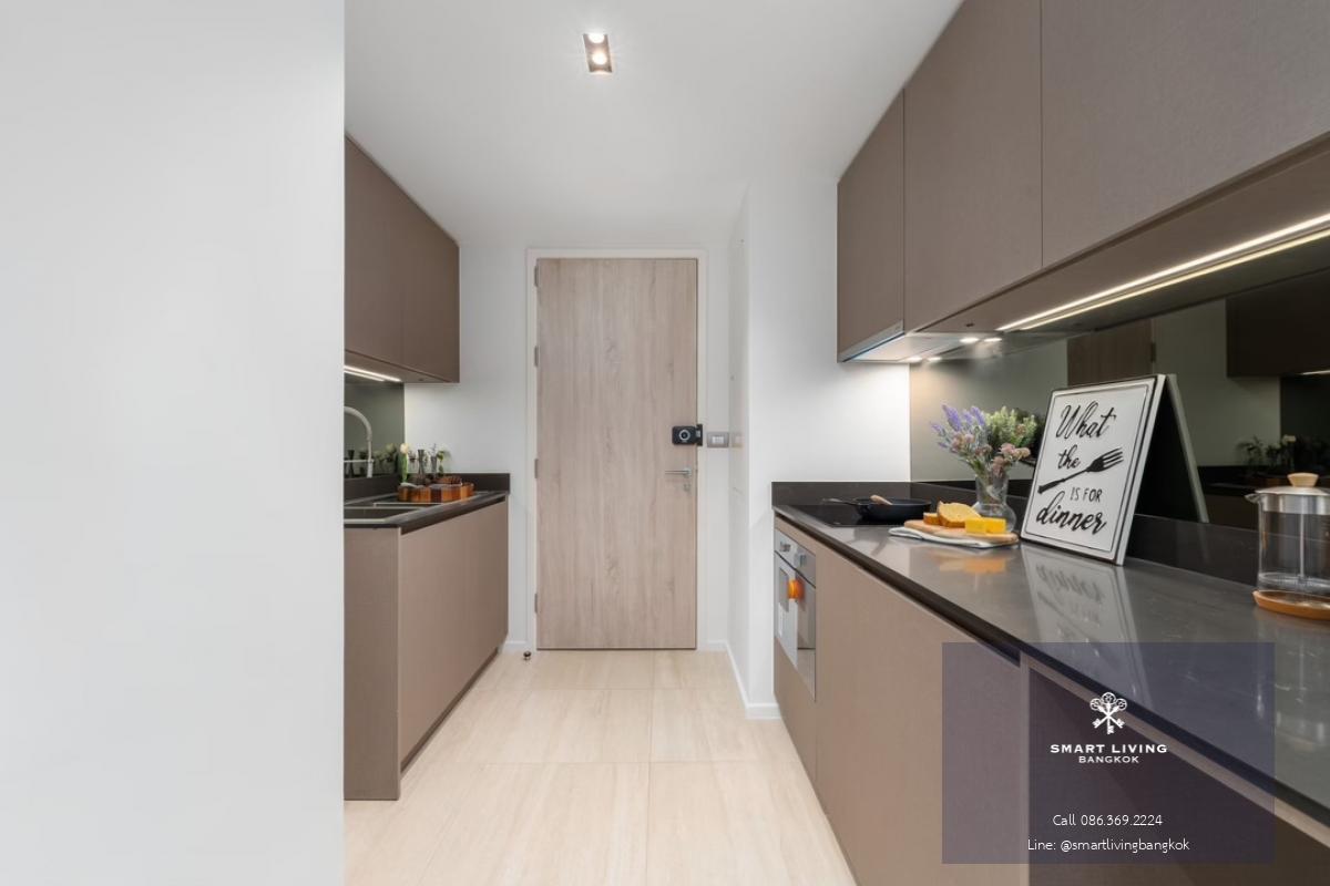 📢👇Rare item brand new combine unit, 3 beds at Craft Ploenchit ,one of brand new low rise condo, quiet and peaceful, only 200 meters to BTS Ploenchit,easily access to express way , fully fitted
(Pictures as reference)