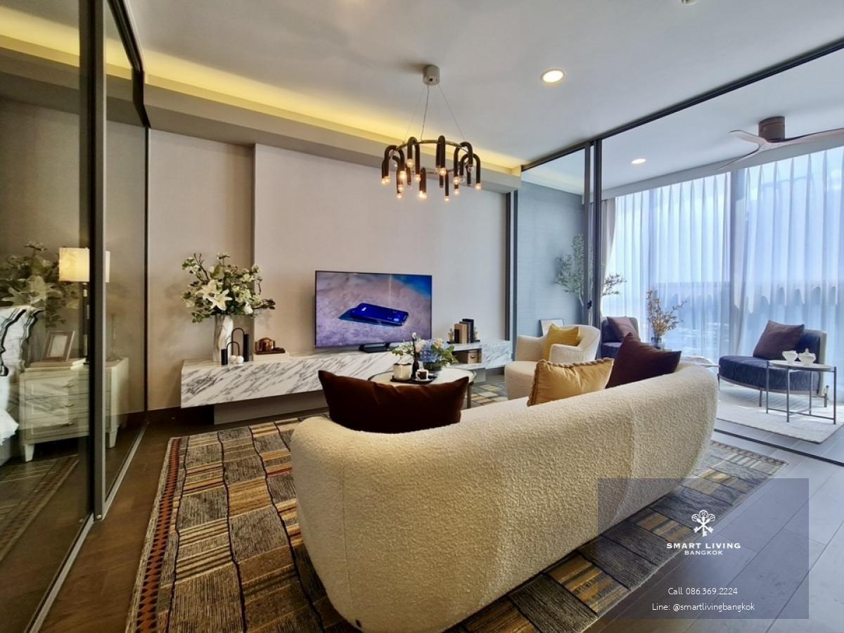 📢👇Luxurious condominium in the heart of Asoke-Rama 4, conceige service from a world-class hotel , also many special offer such as free transfer expenses etc.