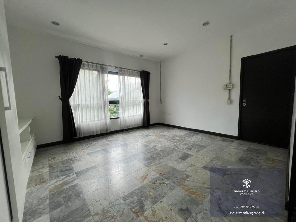 📢👇For rent Townhouse located Phahonyothin road near Ari and Saphan Kwai, surrounded by many restaurants, supermarkets, hospitals.