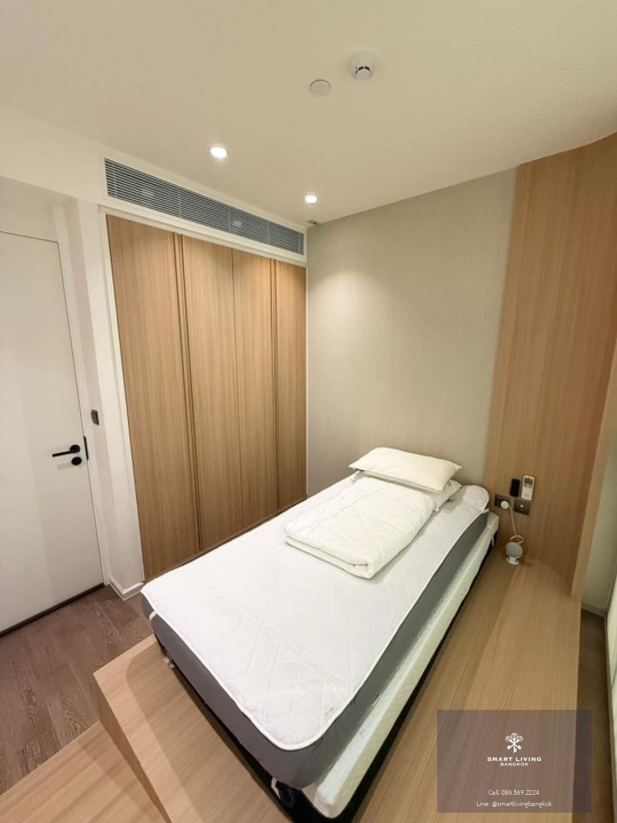 📢👇One of brand new petfriendly condo and unit , easily traveling in many routes and transportation as near BTS, MRT, ARL,unblocked view, corner unit, free internet, ready to move in