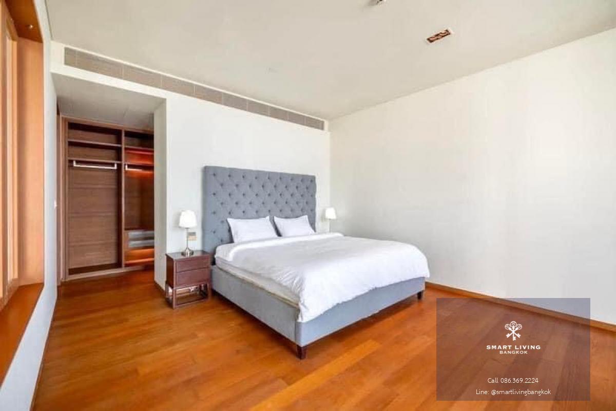 📢👇Luxury condo 1 bed Duplex, private lift, nice modern decoration, spacious living room , unblocked view, located in Sathorn, next to Sukhothai hotel. There are three exits: one to Soi Suan Phlu , Soi Nanta(Sathon 1),  Sukhothai hotel ( south Sathon ), co