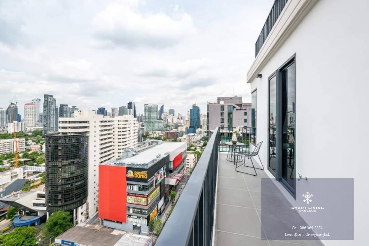 📢👇Sell with tenant til 28 Feb 25Living with your pet in prime area Thonglor, near Donki mall, fully furnished, nice modern decoration, corner unit, long balcony, face south.