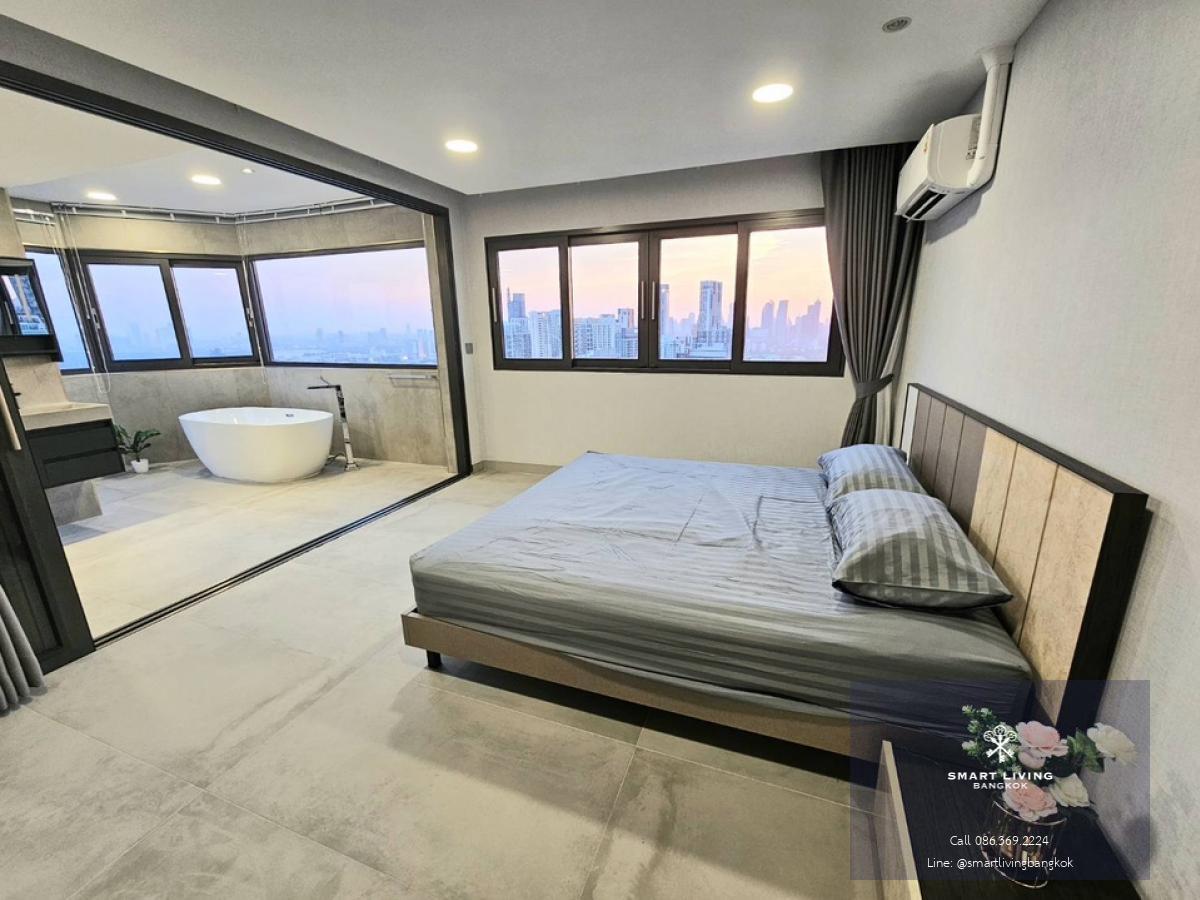 📢👇 DON’T MISS IT , VIEW AND BOOK NOW.Just renovated big size unit, all with brand new whole unit, 3 beds, walkable to BTS Phromphong , Big balcony , unblocked with river and city view, ready to move in now: