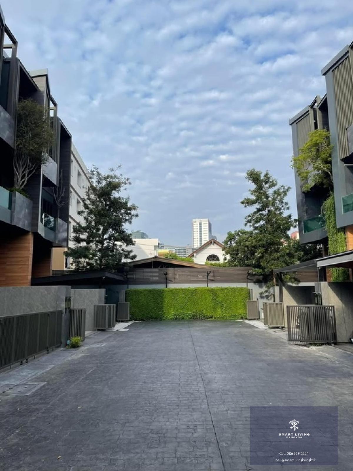 📢👇 Luxury 3.5 story townhouse at The Eight Jatujak Ratchada, near Central Ladprao , Jatujak park, easily traveling in many routes