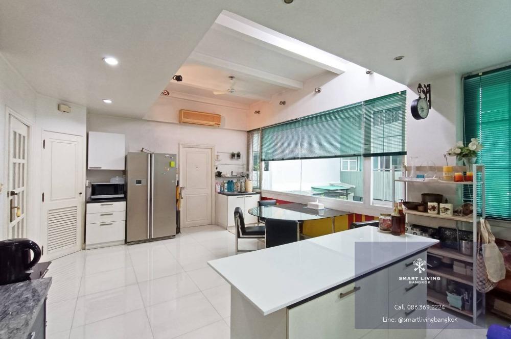 📢👇For sale rare item on Soi Sukhumvit 24 Penthouse duplex 4 beds with huge space of 400 sqm, petfriendly Emporium, Benjasiri park walk to BTS Phromphong.