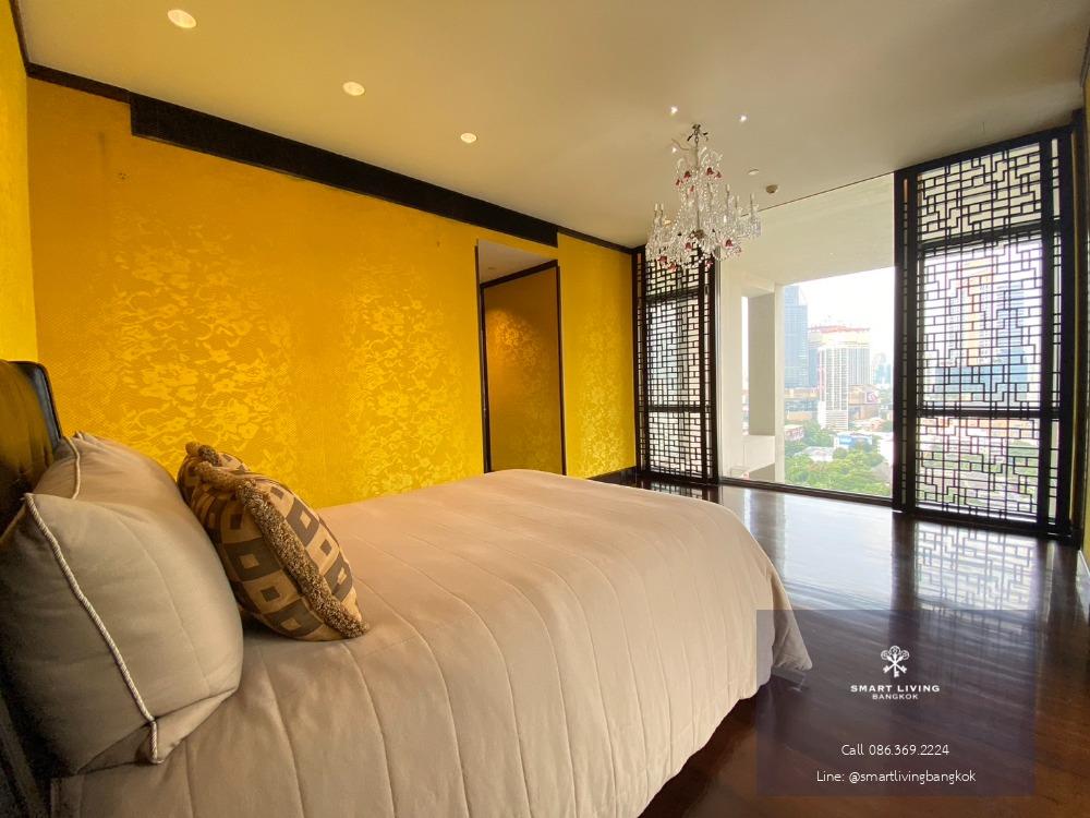 Experience luxurious living in the heart of the city! 🌟 3 bedroom penthouse condo, beautifully decorated in Chinese style. Spacious layout with breathtaking city views, located in the vibrant Sathorn area.