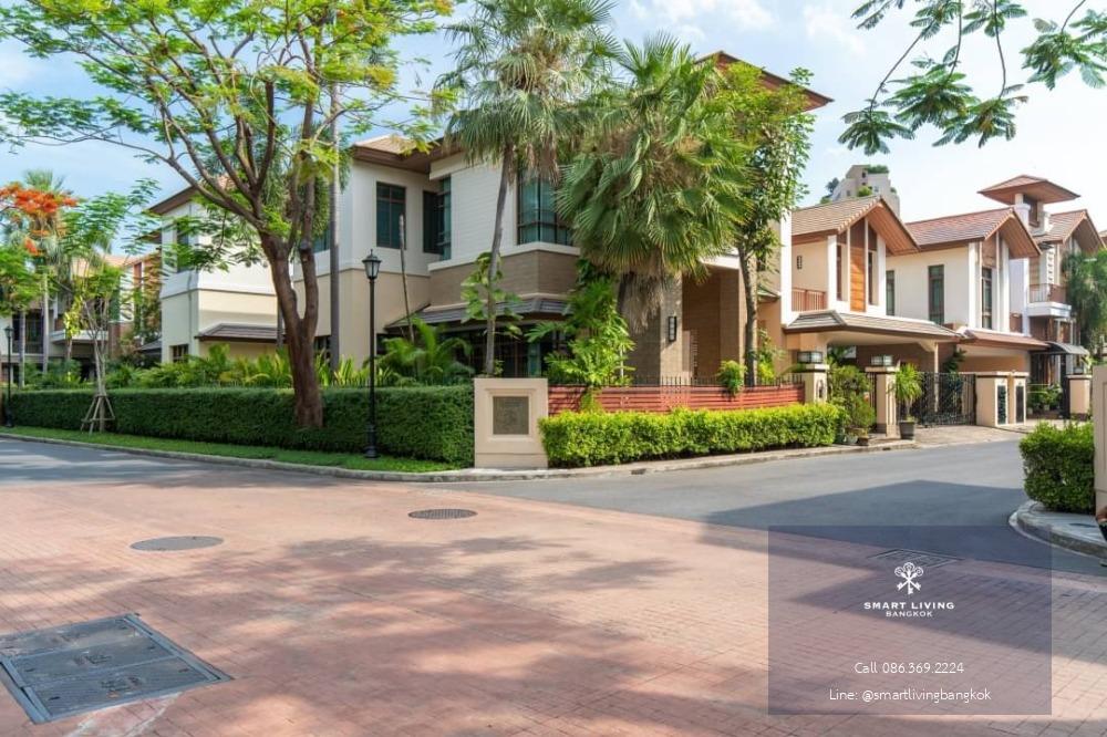 Luxury corner unit house with private pool and Jacuzzi for rent / sale in nice quiet and shady village with good security in the heart of BKK near St.Andrews International School Bangkok, Bangkok Adventist International