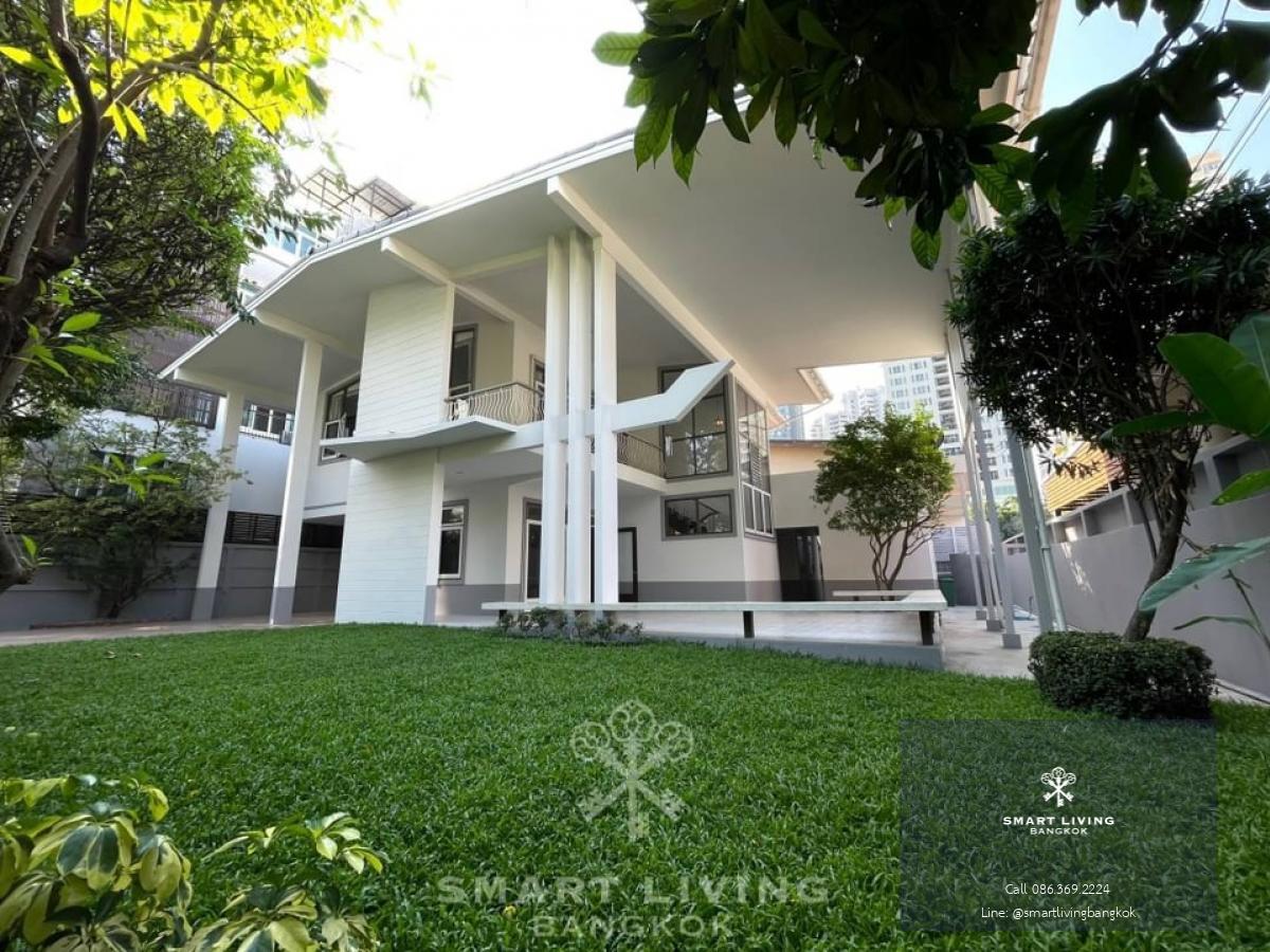 Available end of February 25Rare item! A traditional-style house in the heart of Bangkok with a front yard lawn. Pet allowed