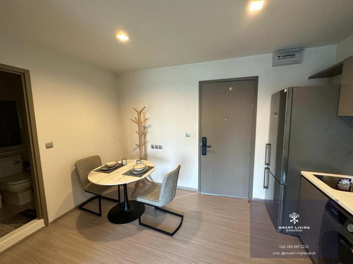 📢👇 Grab or gone! Good location, good price for living or investing ,nice modern decoration at Life Asoke Hype, open view to Makkasan airport link, Fully furnished with high quality Interior, near fortune town, Central Rama 9