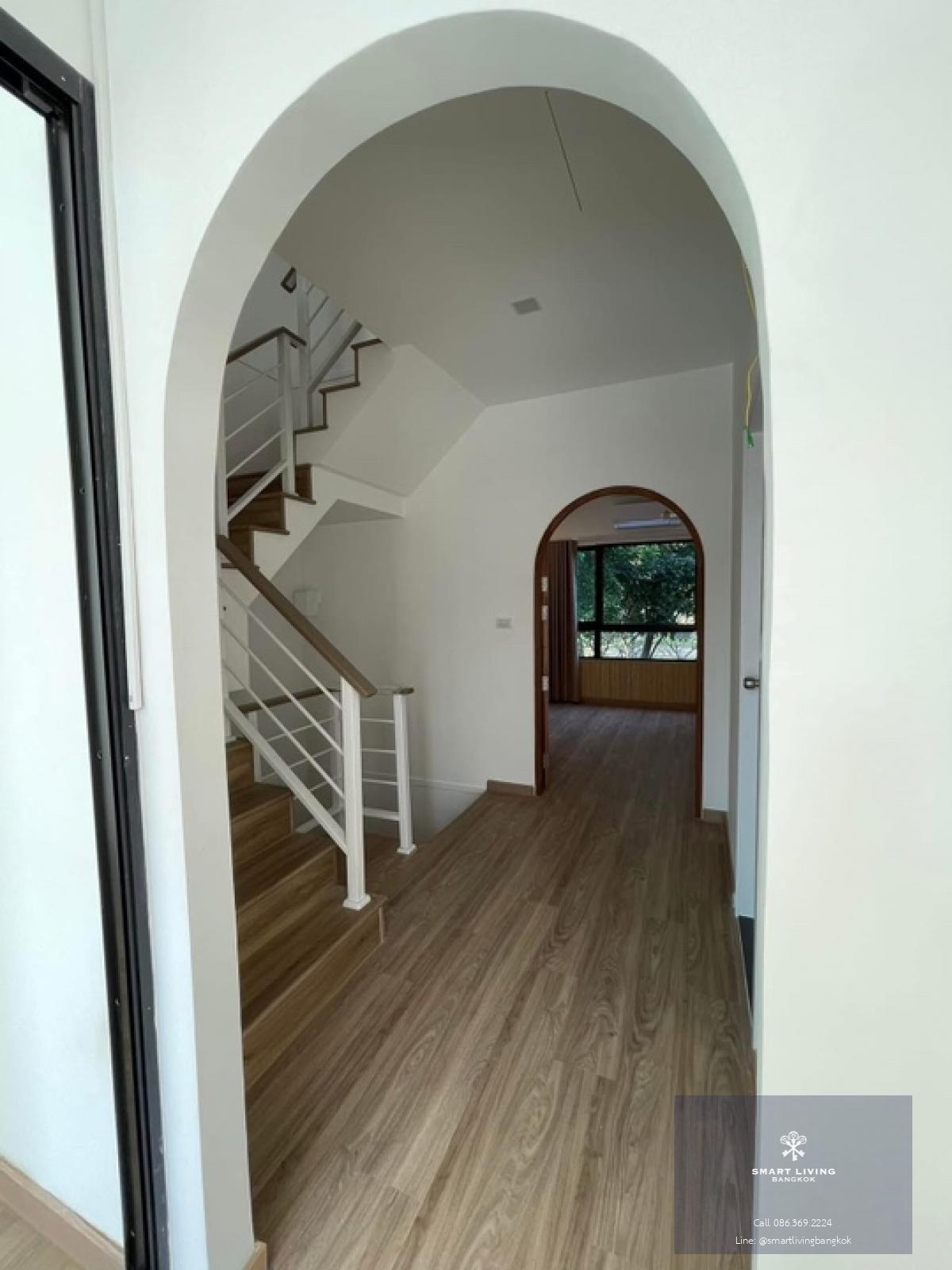 📢👇 Reasonable price for living or investing as one of the most  sought-after locations. Brand new Townhouse for rent/ sale at Patio Srinakarin – Rama 9 near Wellington and Stamford international school, near express way and motorway, golf course view.