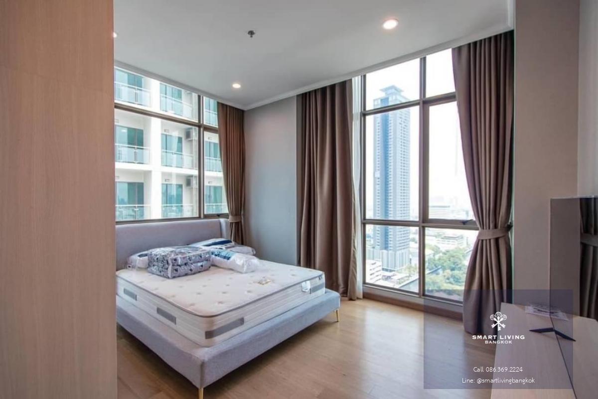 📢👇Come and stay in the center of Bangkok close to ‘Em district: Emporium, EmQuartier, Emsphere, IKEA. 3 bedrooms near BTS Phromphong, unblocked view, long balcony, clean and clear unit