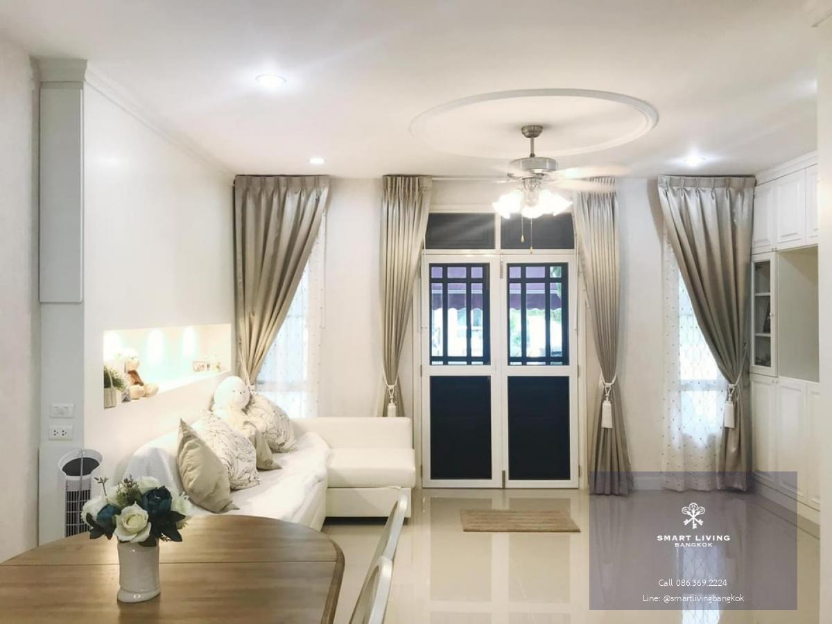 📢👇Luxury 3 storey Townhome at Leon Sukhumvit 62, good compound with good security, next to the expressway, nearby numerous schools, shopping malls, hospitals, restaurants