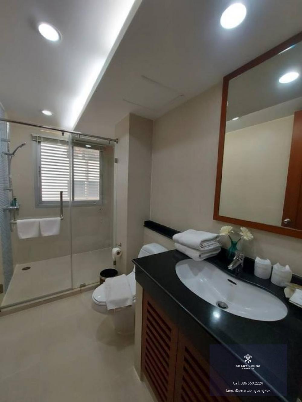 📢👇PETFRIENDLY in Sathorn, big size unit for 4 beds, fully furnished, big balcony, located in business area Sathorn, Silom, many restaurants and shopping centers, supermarkets#petfriendly