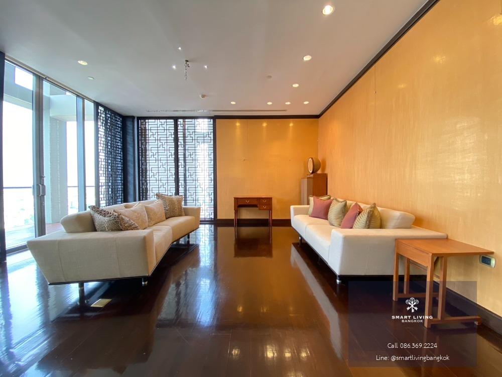 Experience luxurious living in the heart of the city! 🌟 3 bedroom penthouse condo, beautifully decorated in Chinese style. Spacious layout with breathtaking city views, located in the vibrant Sathorn area.