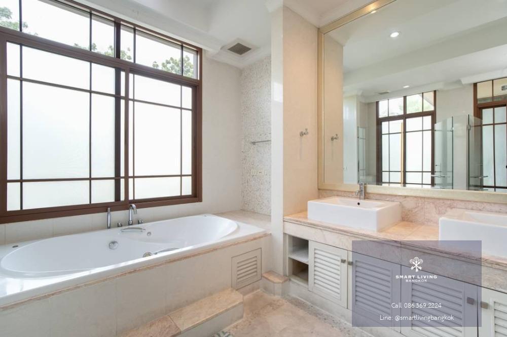 Luxury corner unit house with private pool and Jacuzzi for rent / sale in nice quiet and shady village with good security in the heart of BKK near St.Andrews International School Bangkok, Bangkok Adventist International