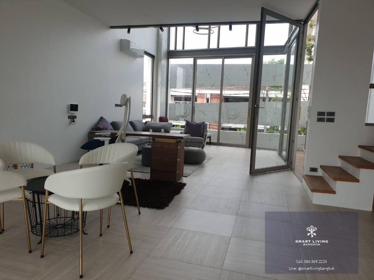 📢👇Brand new townhome for living or office, 4 storey with lift, good location as easily for traveling  from both Soi Ratchada 32 and Soi Ladprao 35 , near BTS Yellow Line, Phawana Station, fully furnished, ready to move in