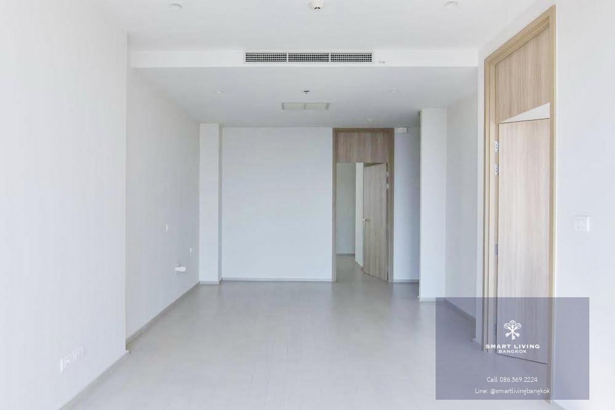 📢👇 Noble Ploenchit is one of the condominium with special entrance directly to BTS, near many popular shopping malls, express way. Corner Unit with unblocked view of Sukhumvit and private lift.