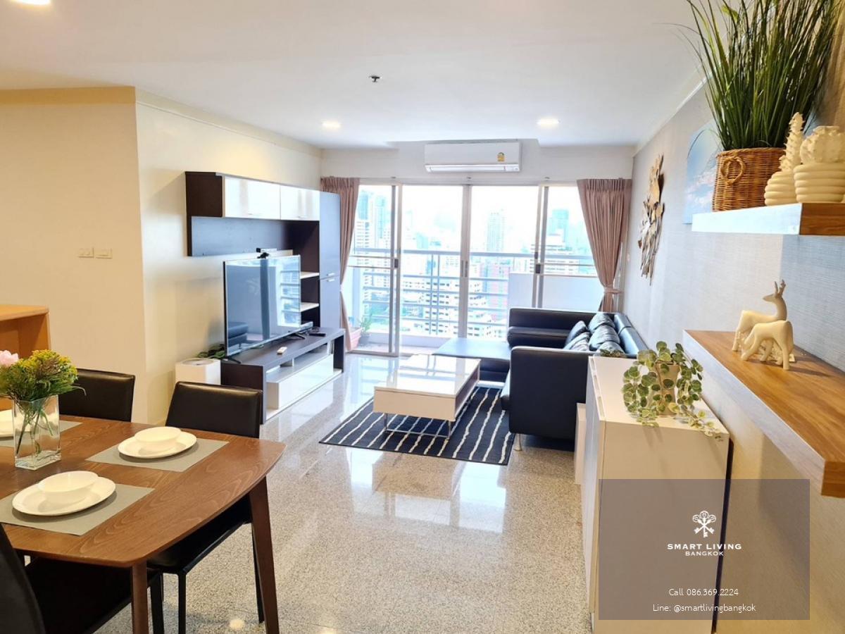 📢👇 Sell with tenant til July 25, rental price 42k , good for living or investing (yield above 5%) Spacious 2 beds plus 1 extra room , corner unit with beautiful river, park, city view. Walking distance 600 meters to BTS